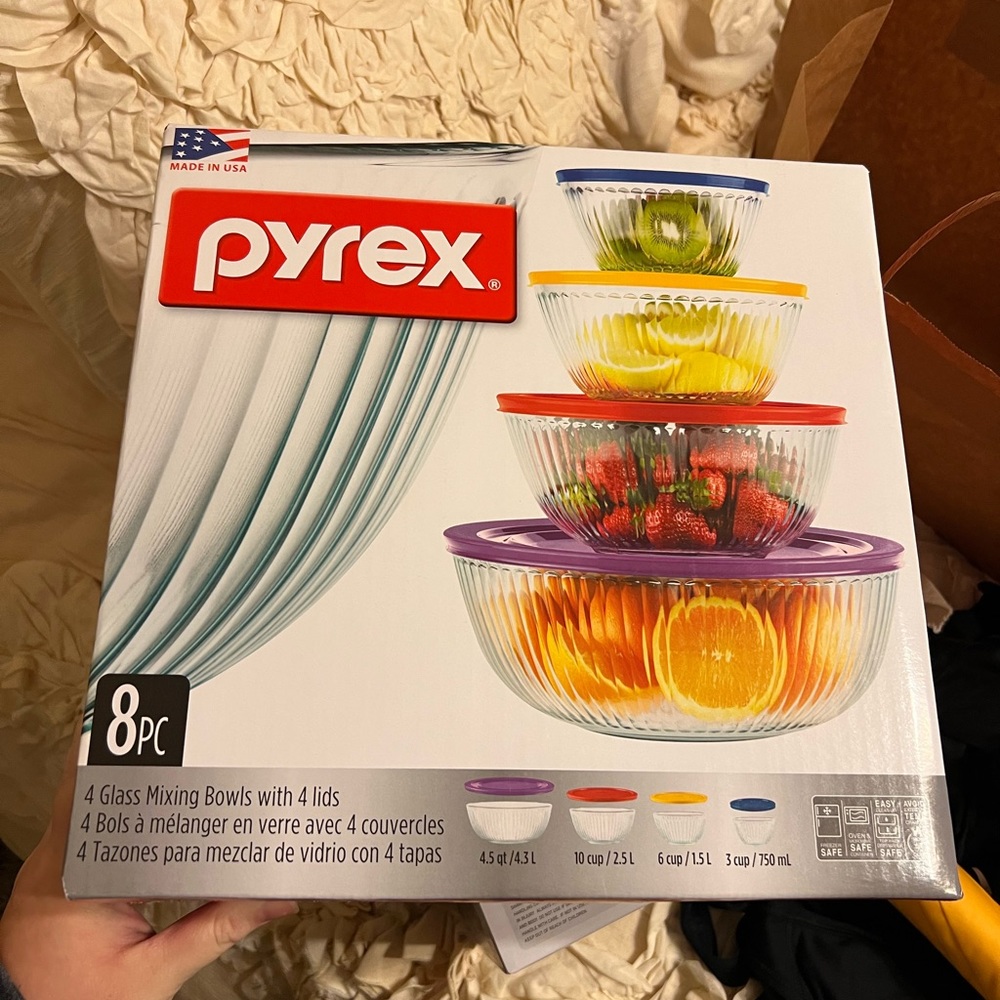 Pyrex Mixing Bowls with Lids
